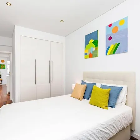 Sunny Designer Flat With Ac & City View