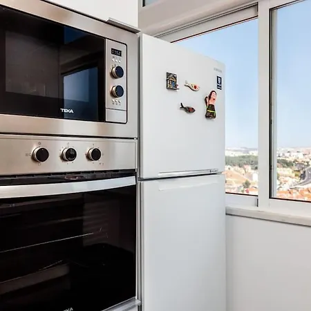 Sunny Designer Flat With Ac & City View