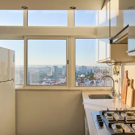 Апартаменты Sunny Designer Flat With Ac & City View Лиссабон