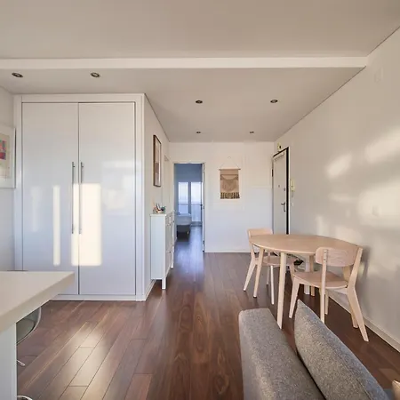 Апартаменты Sunny Designer Flat With Ac & City View Лиссабон