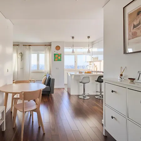 Апартаменты Sunny Designer Flat With Ac & City View