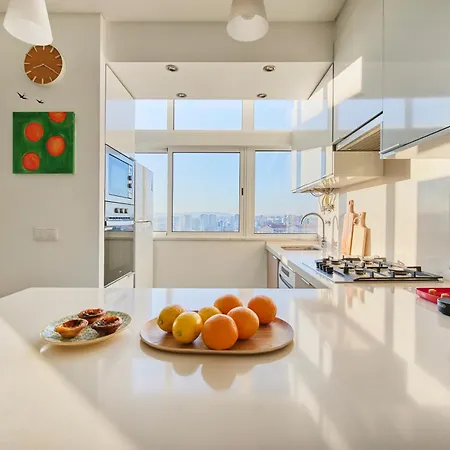 Sunny Designer Flat With Ac & City View Апартаменты *