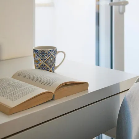 Sunny Designer Flat With Ac & City View Апартаменты *