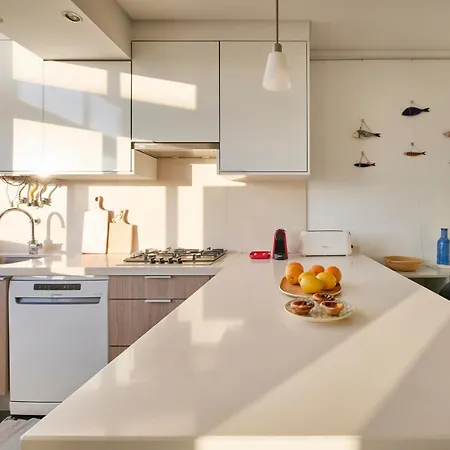 Sunny Designer Flat With Ac & City View *