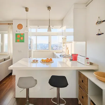 Sunny Designer Flat With Ac & City View